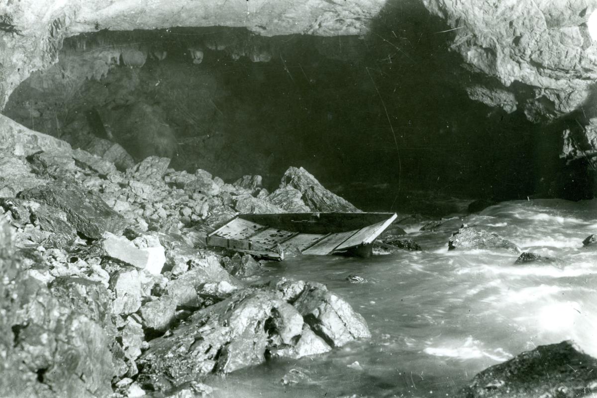11-2 pivk jama, čoln